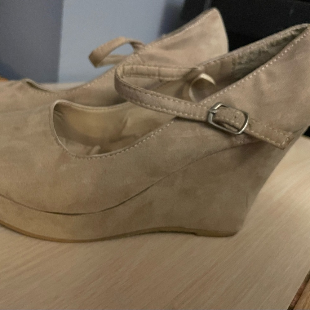Tan Wedges - Picture 2 of 3